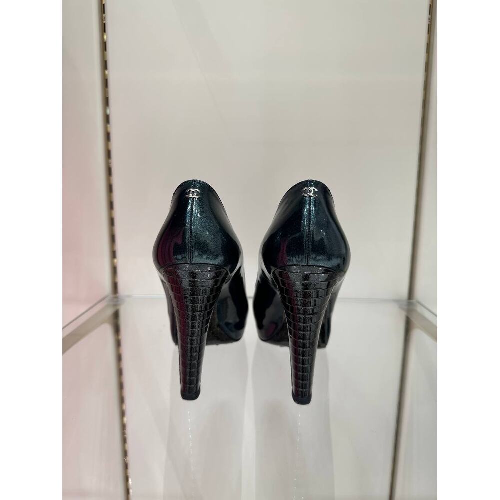 Chanel Patent Leather Pumps Size 39 - Picture 4 of 8